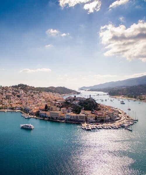 Vue aérienne de l'île de Poros - Golfe Saronique - Grèce