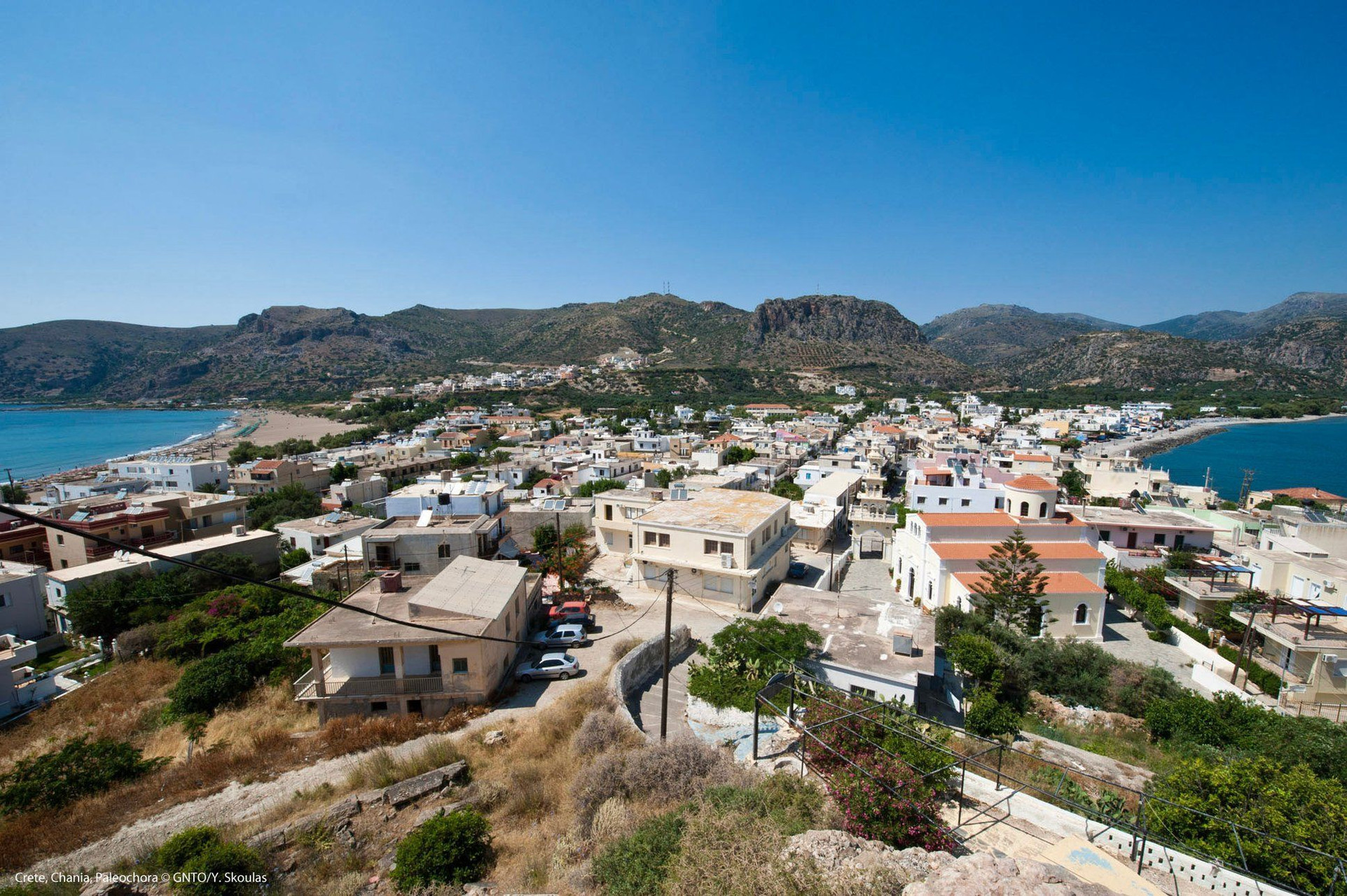Ville côtière entre deux baies - Paleochora - Crète - Grèce © Y. Skoulas