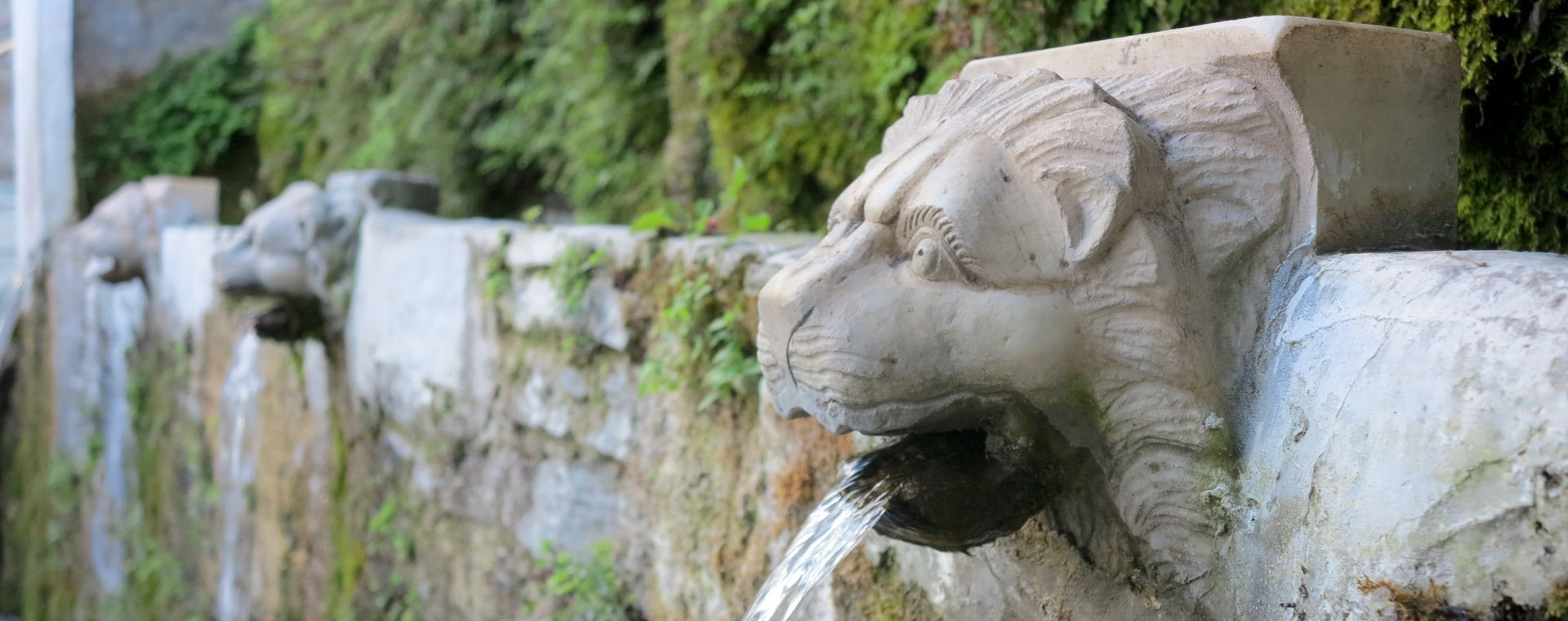 Fontaine Tetes Lions Menites Ile Andros - Grèce