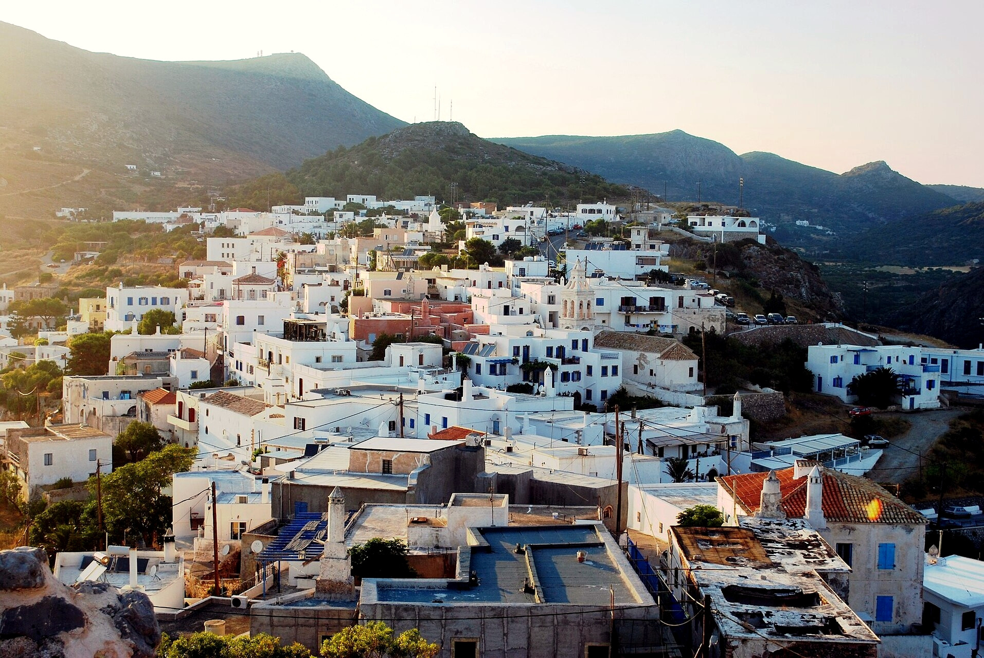 © Comzeradd, Wikimedia Commons (CC BY-SA 3.0) Das weiße Dorf Chora über dem Meer - Kythira - Griechenland © Comzeradd / Wikimedia (CC BY-SA 3.0)