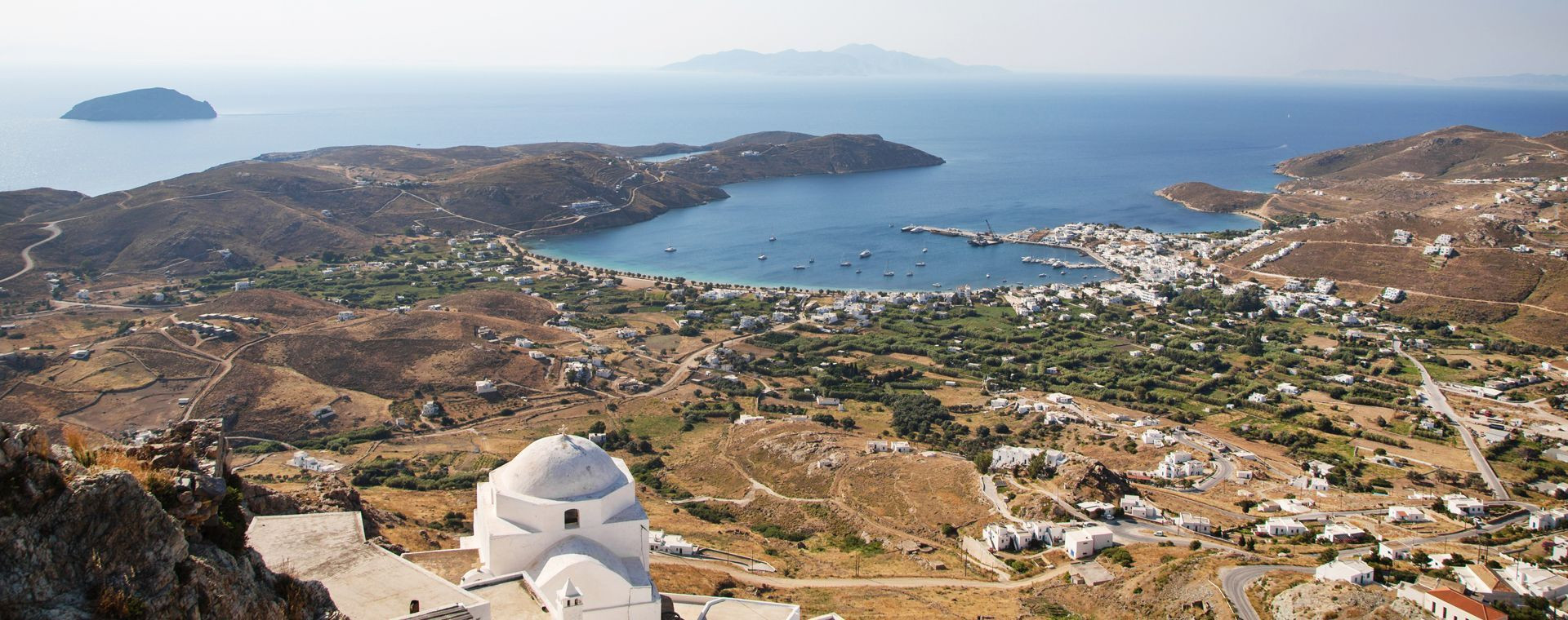 Vue panoramique sur la baie de Livadi - Sérifos - Cyclades, Grèce