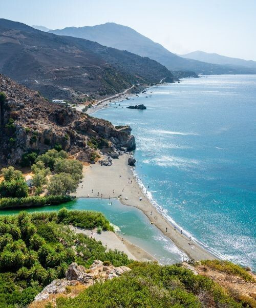 Strand von Myrtos zwischen zwei Felswänden - Kefalonia - Griechenland